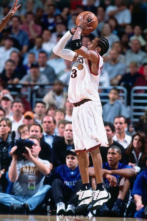 赖特：贝林厄姆让某些人害怕，外界没准备好迎接这种黑人巨星（赖特：贝林厄姆令部分人不安，外界尚未准备好迎接这样的黑人巨星）