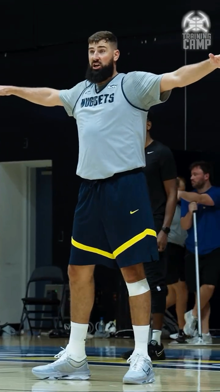 贡献不多！阿德巴约半场6中3仅拿6分3板1助1断1帽（输出有限，阿德巴约半场6投3中收获6分3板1助1断1帽）