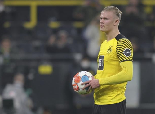 昨晚缝了三针无大碍！徐杰跟随广东男篮出征浙江客场（无大碍！徐杰昨晚缝三针后随广东男篮赴浙江客场）