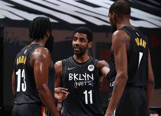 一波三折！邮报：曼联前锋谢什科因食物中毒，复出再次推迟（邮报：谢什科食物中毒，曼联前锋复出计划再度延后）