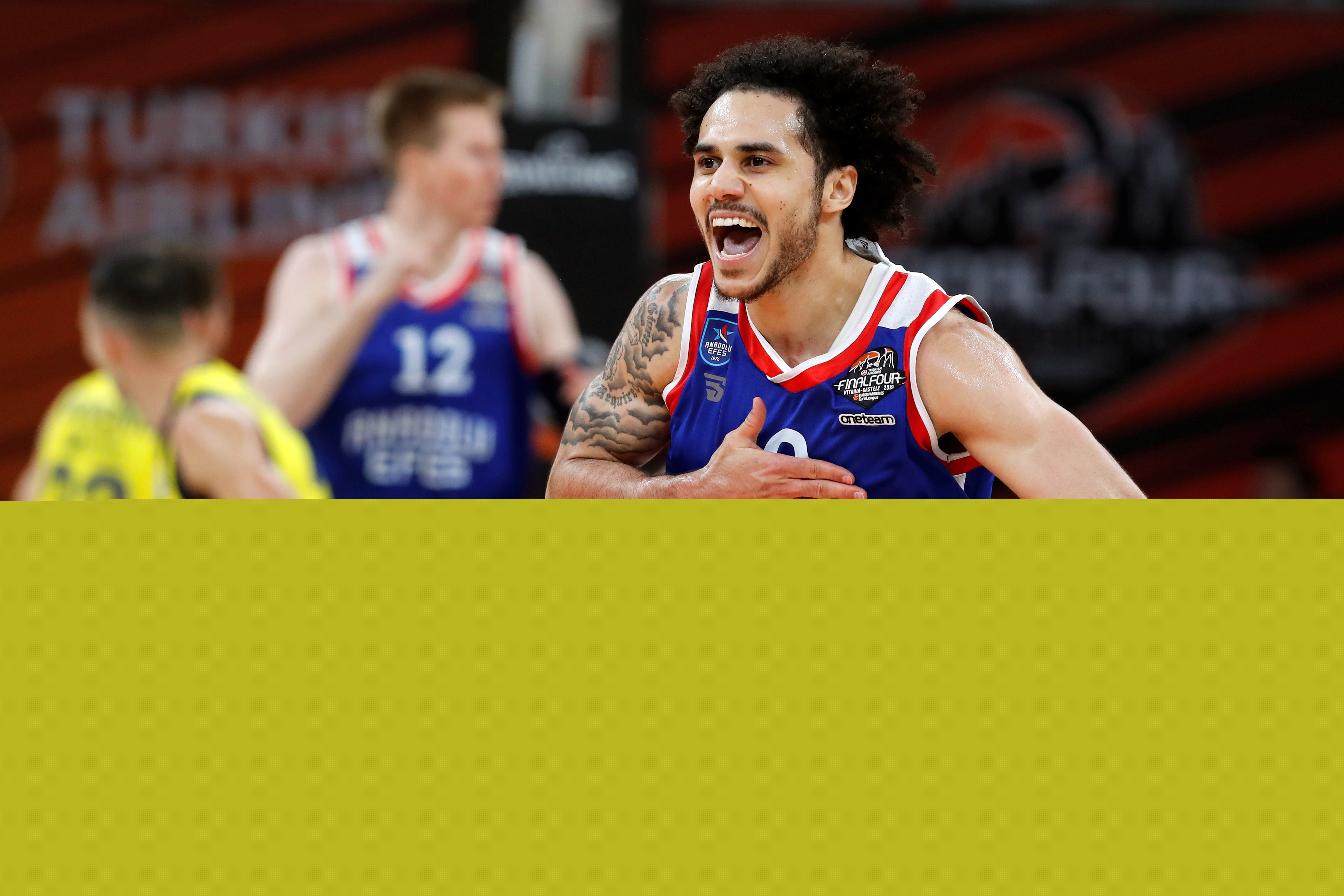 足球中超两场比赛因大雾暂停（受大雾影响，中超两场比赛暂时中止）