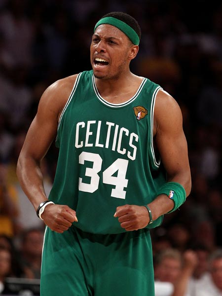 传记作者：莱万年少时常因身材自卑；他与渣叔的关系起初不好（传记作者称：莱万少年因身材自卑，与渣叔起初关系不佳）