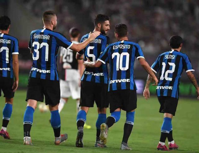 记者：德罗西取消去阿根廷看博卡vs河床的行程，或接手热那亚（记者：德罗西取消赴阿根廷看博卡对河床的计划，或将接手热那亚）