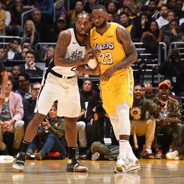 马克西半场高效表现，为球队注入活力（马克西上半场高效发挥，点燃球队活力）