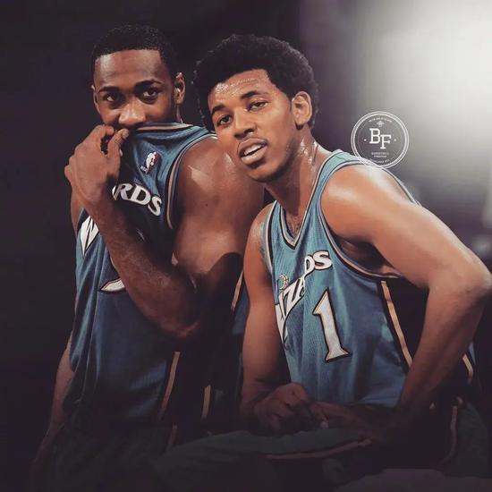 这队进攻端火力全开（这支球队进攻火力爆棚）