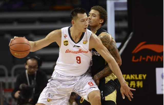 国脚谈留洋：竞争巨大但不会放弃（国脚谈留洋：竞争激烈，仍将坚持）