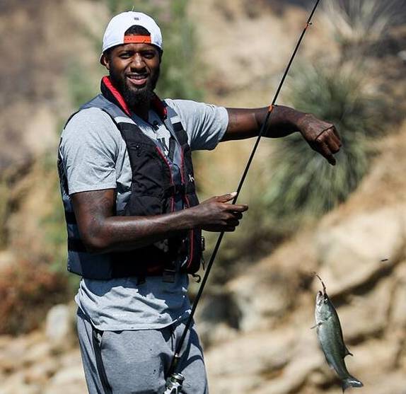 猛得很！英格拉姆首节7中6高效砍下17分3板2助2断（英格拉姆火力全开：首节7投6中轰17分，外加3板2助2断）