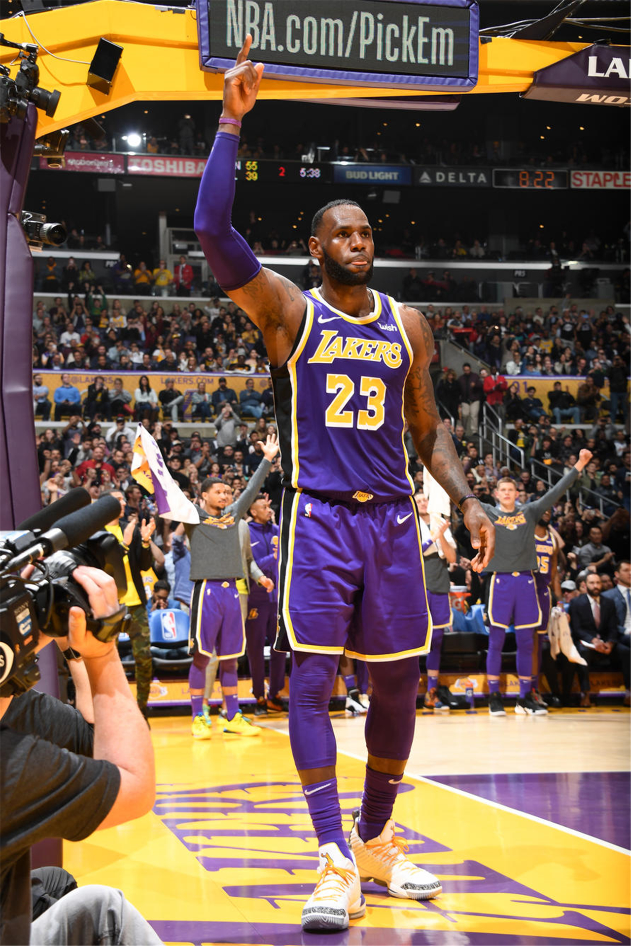 英超多位月最佳主帅陷入困顿，分析豪门爆冷场次增加的主因（英超多名月度最佳教头陷入低谷，豪门冷门频发的主因解析）