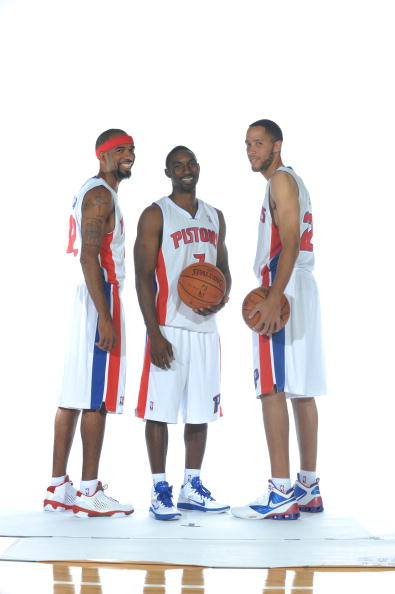 斯基拉：佛罗伦萨正在评估内斯塔，后者愿意接受8个月合同（斯基拉：佛罗伦萨考察内斯塔，后者愿签8个月短约）