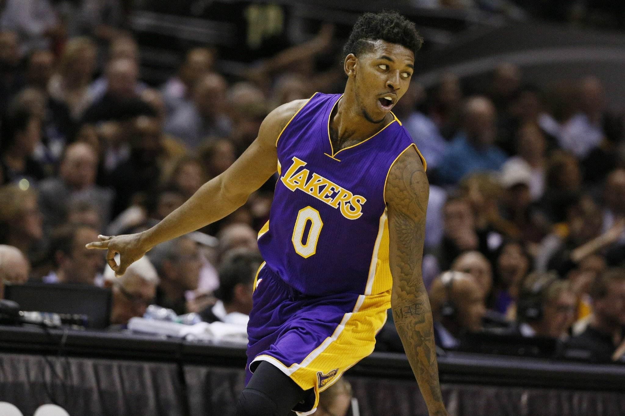 Shams：预计特雷·杨本月晚些时候复出，老鹰仍相信他（Shams：特雷·杨预计本月晚些时候回归，老鹰对他信心不减）